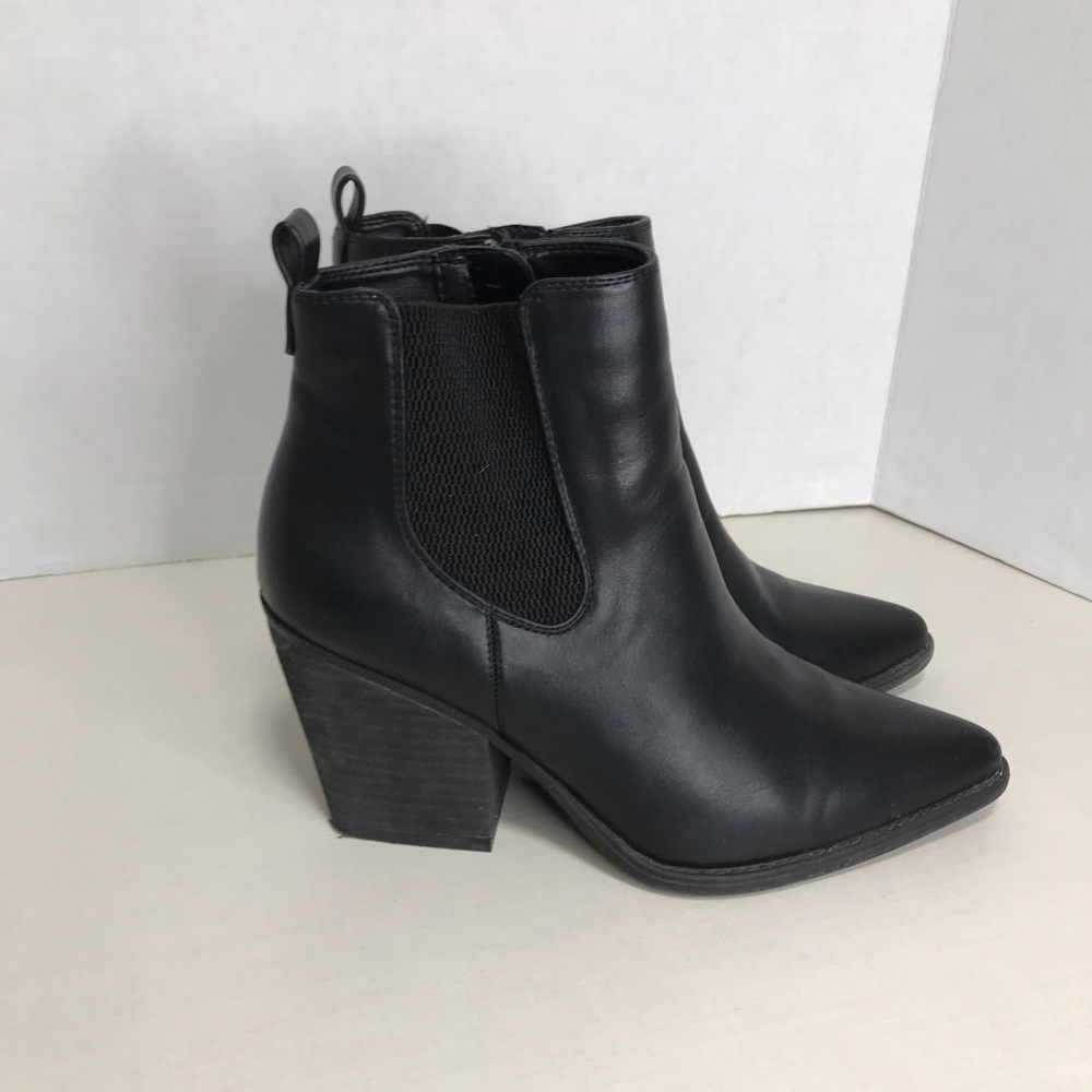 Naturalizer Soul Classic Black Chelsea Heeled Booties Size 8.5M